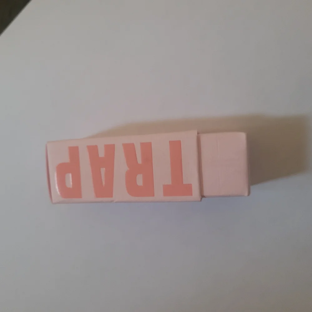 Jeffree Star Velvet Trap Prick‎ Orange